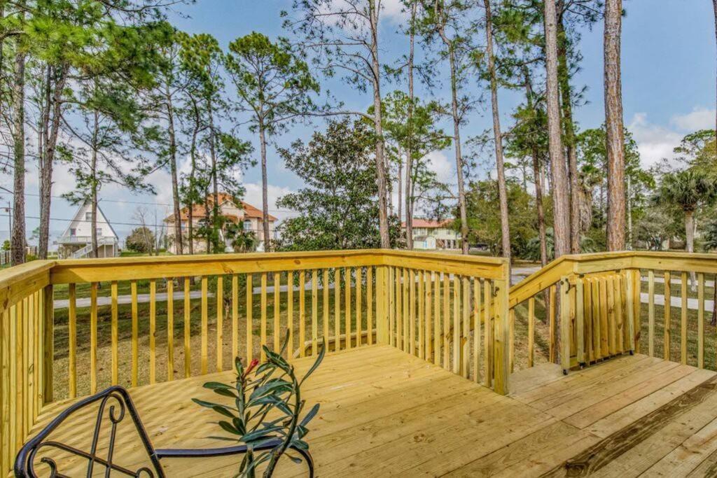 Woodsy Retreat, Steps To Bay - Hot Tub! Villa Gulf Breeze Dış mekan fotoğraf